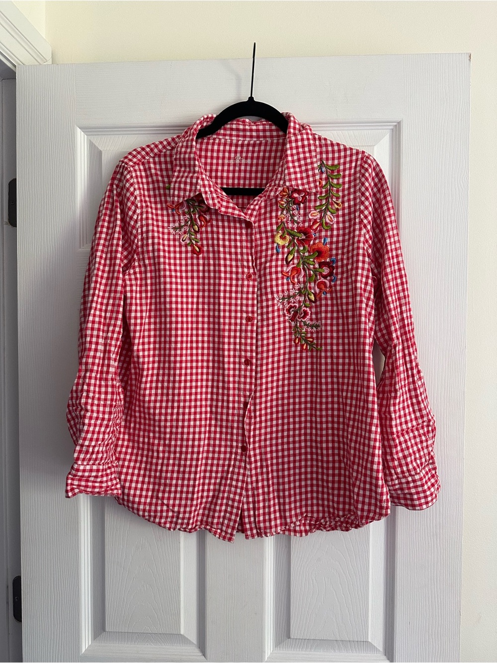 Size M Princess Cruises Women’s Red Gingham Floral Embroidered Button-Up Shirt - Picture 3 of 8